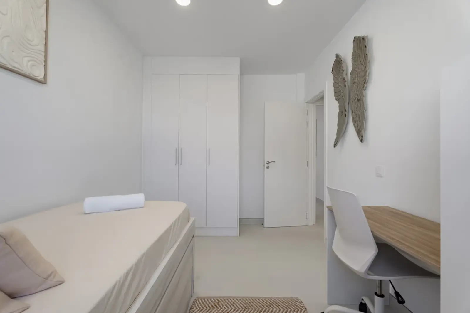Schlafzimmer 3 aus anderem Winkel mit Einbauschrank