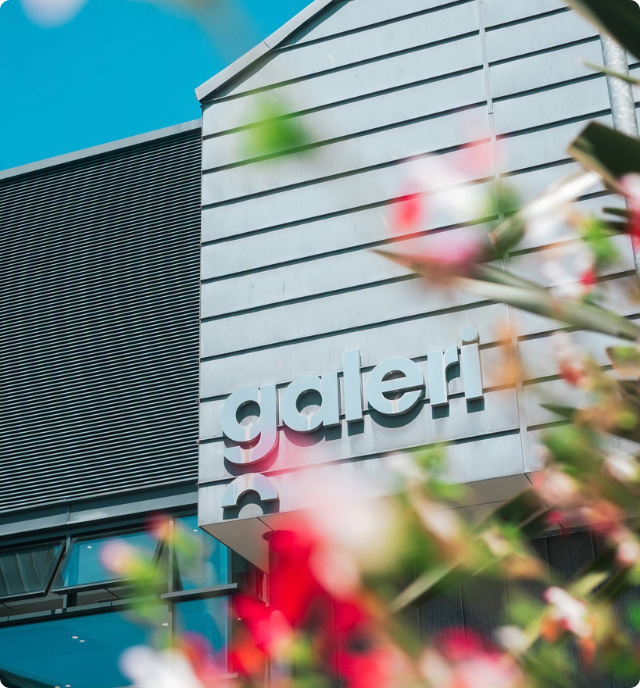 External image of Galeri as seen from the front, with out-of-focus flowers in the foreground