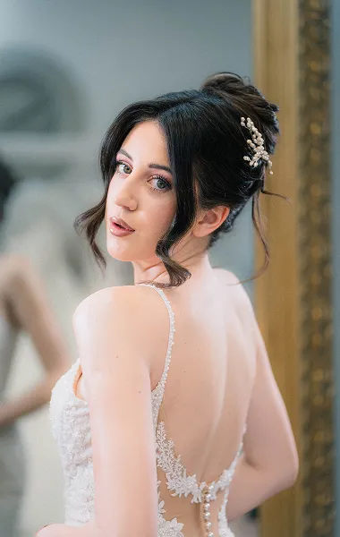 Portret mlade žene u venčanici sa nežnim osvetljenjem – beauty fotografija – Fotograf Mihajlo - Niš