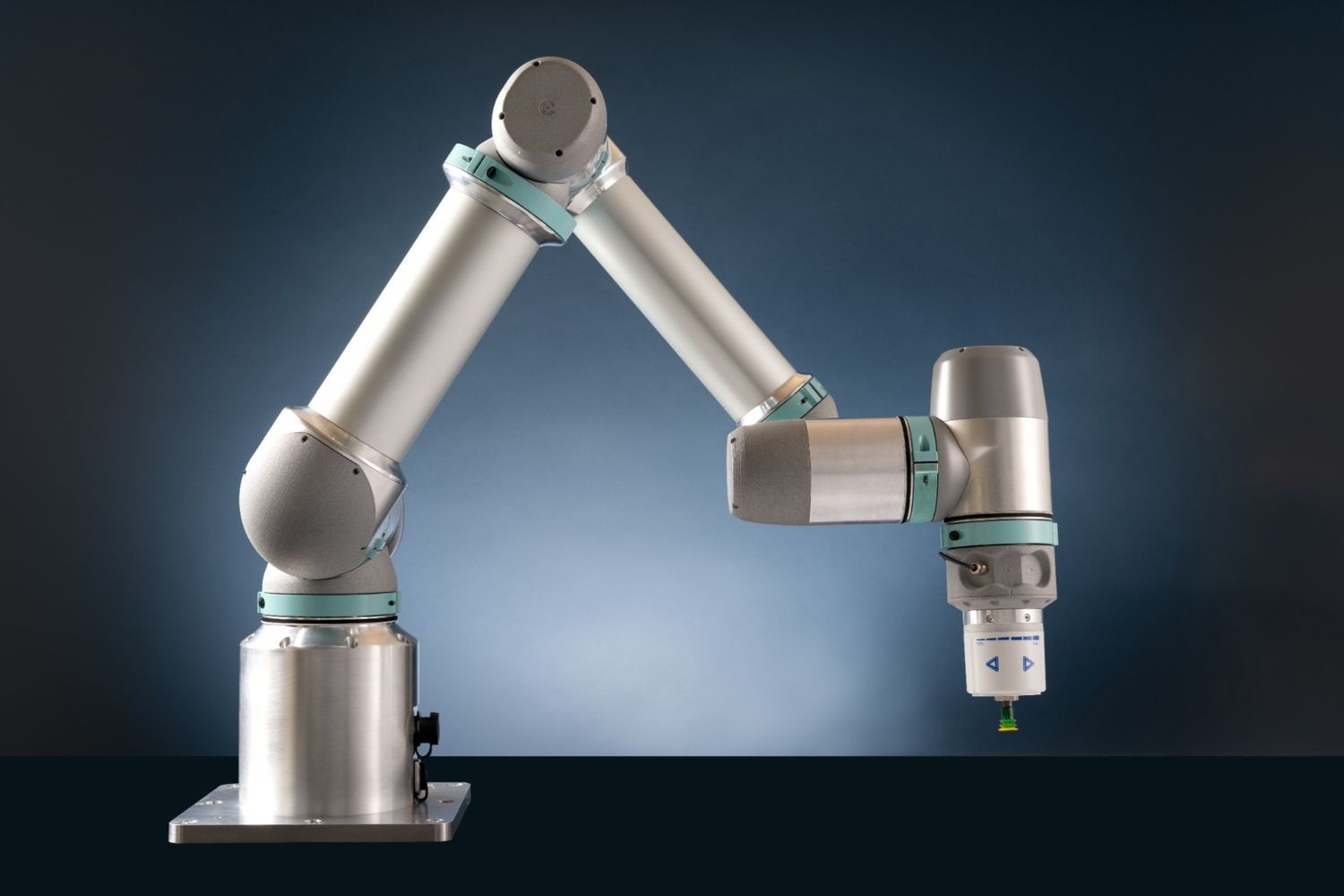 Ein modularer und leicht zugänglicher Roboterarm von RobCo, ideal für Unternehmen, die den Einstieg in die Robotik planen und ihre Prozesse einfach automatisieren möchten.