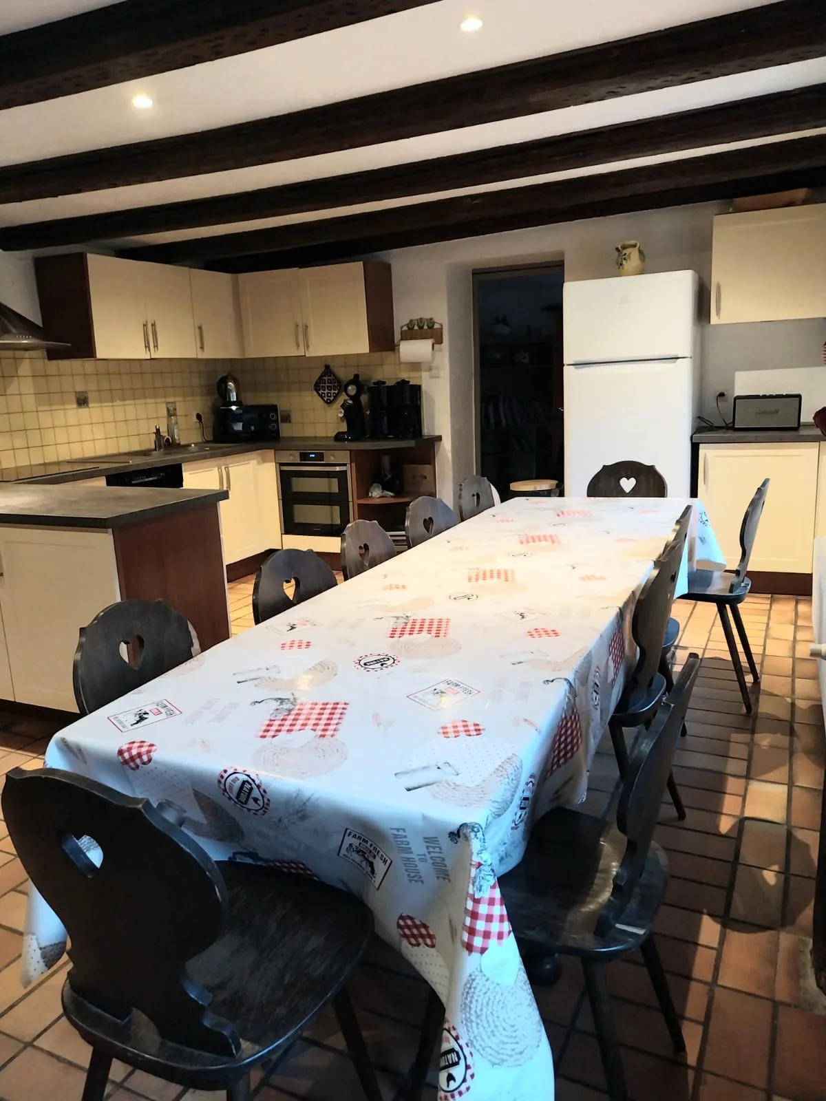 table a mager - gite de la tour