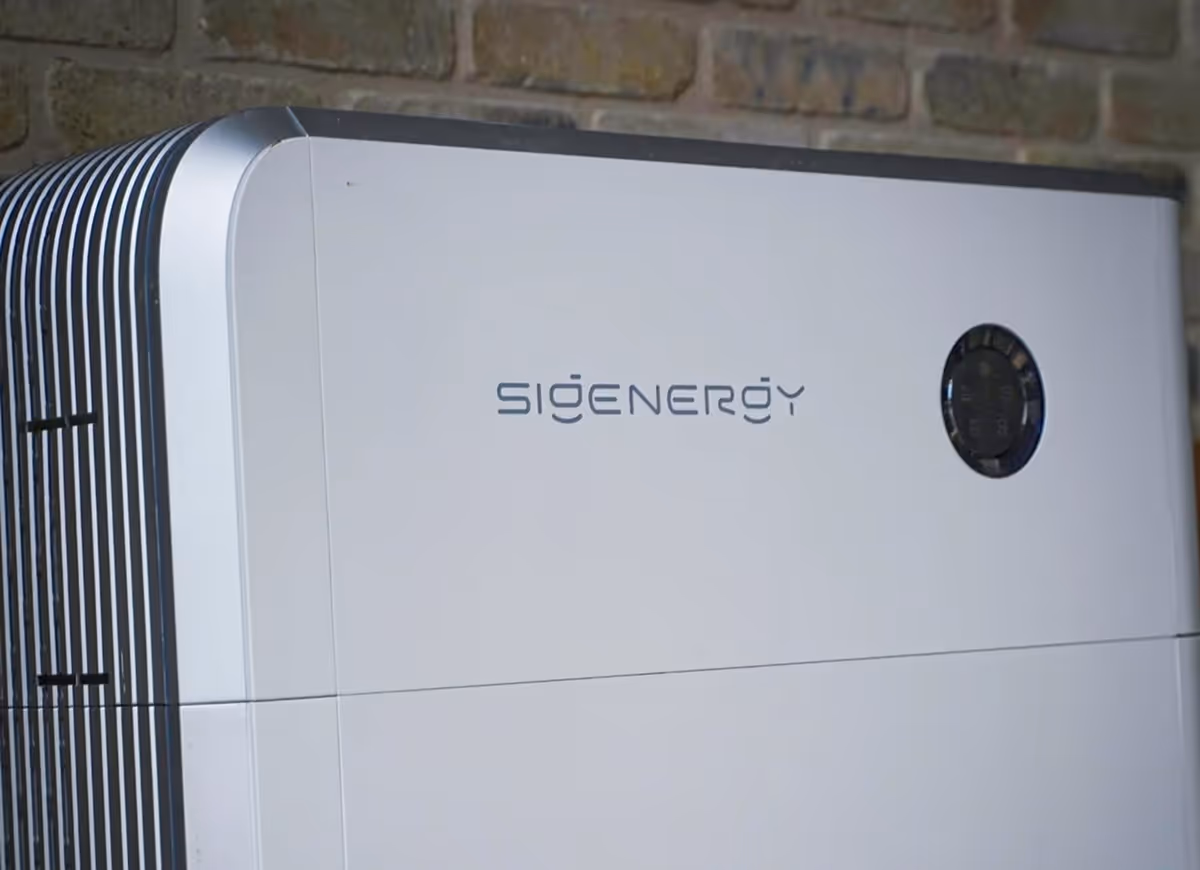 Solar battery storage unit in Cambridge