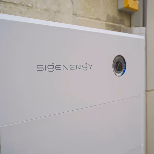 Solar battery storage unit in Ely