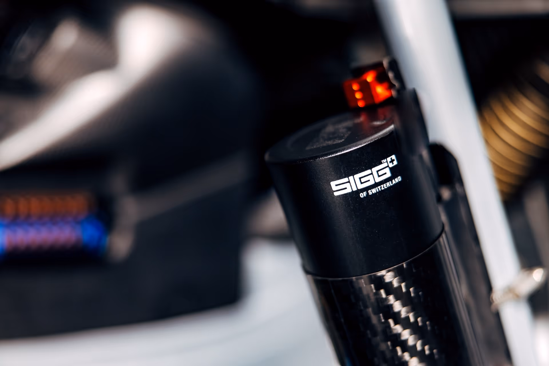 Close-up of the lightweight drinking-system with SIGG bottle inside a racecars chassis.