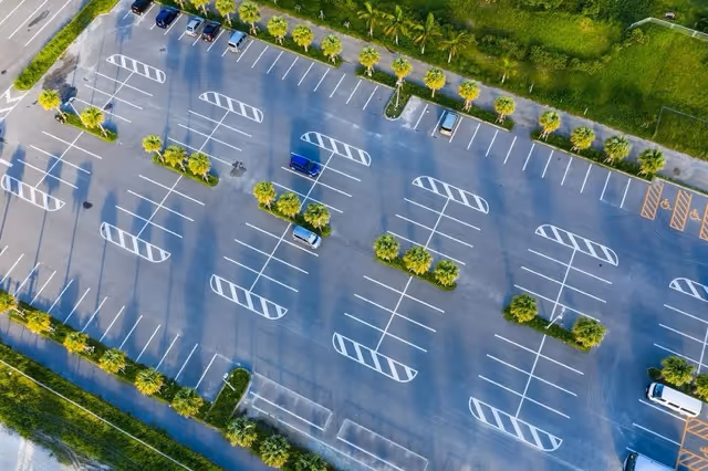 Photo hero page d'accueil Mark n Park, marquage au sol professionnel