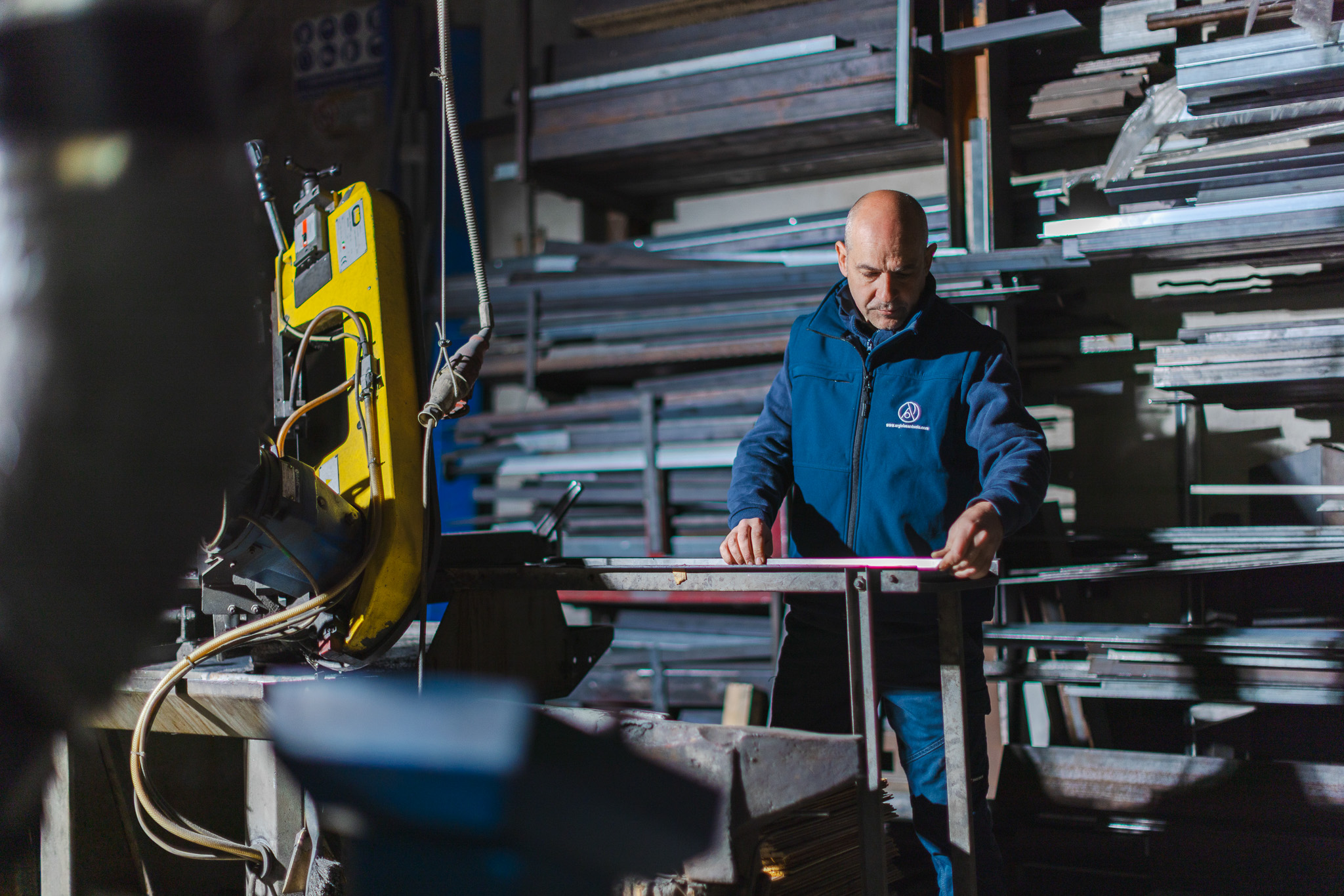 Lavorazione dei materialii nella carpenteria metallica Fratelli Antonio Argiolas