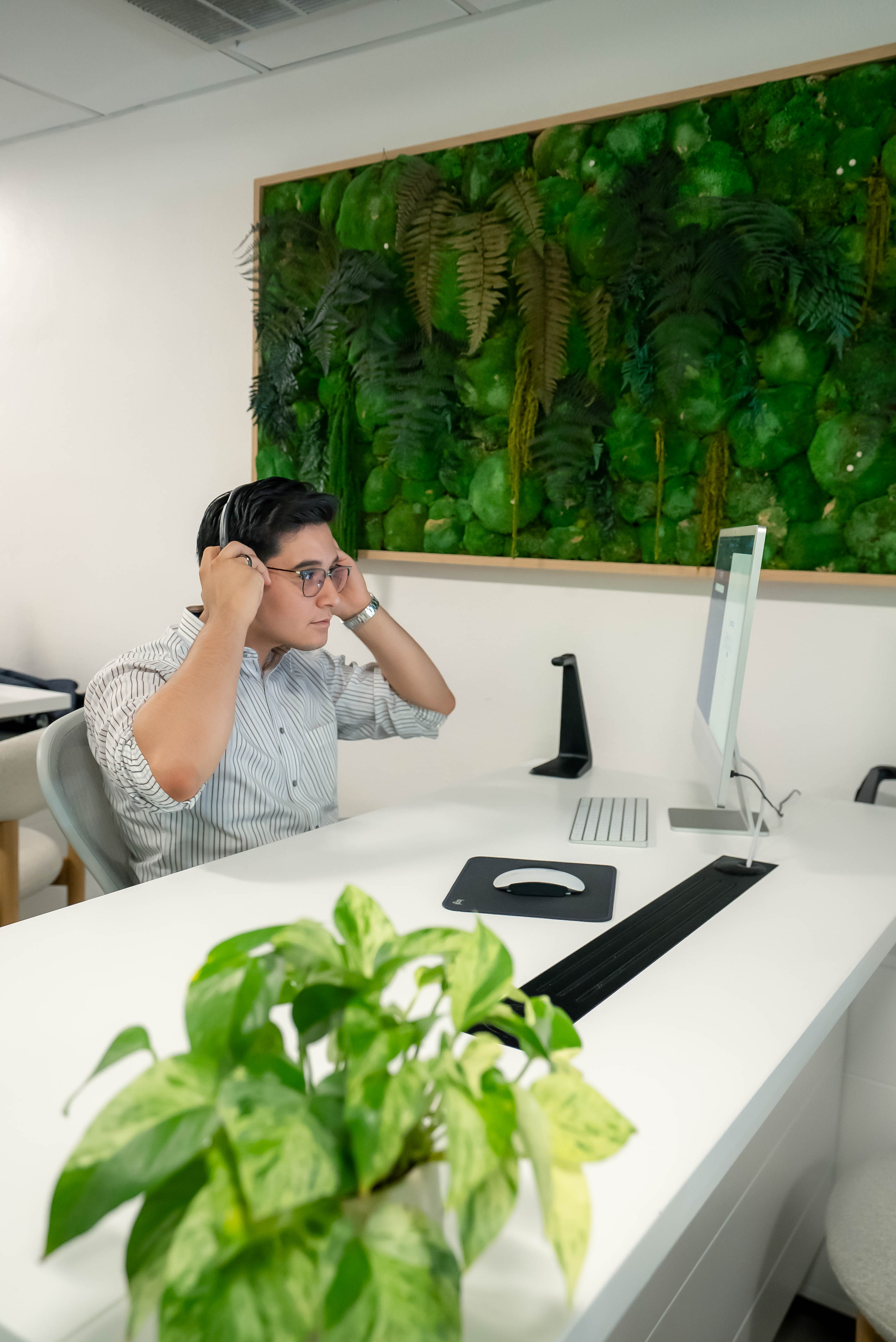 OnCall Bail Bonds agent putting on his headset at his desk