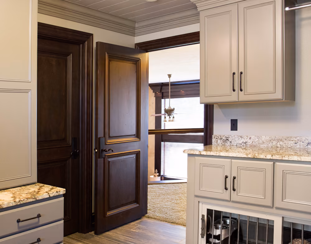 TruStile Reserve with Double Hip Panel with Big Bolection Moulding | S.O. TS2020