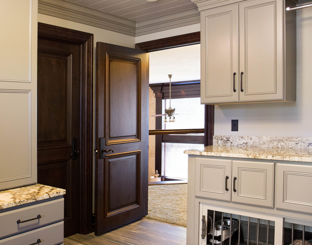 TruStile Reserve with Double Hip Panel with Big Bolection Moulding | S.O. TS2020