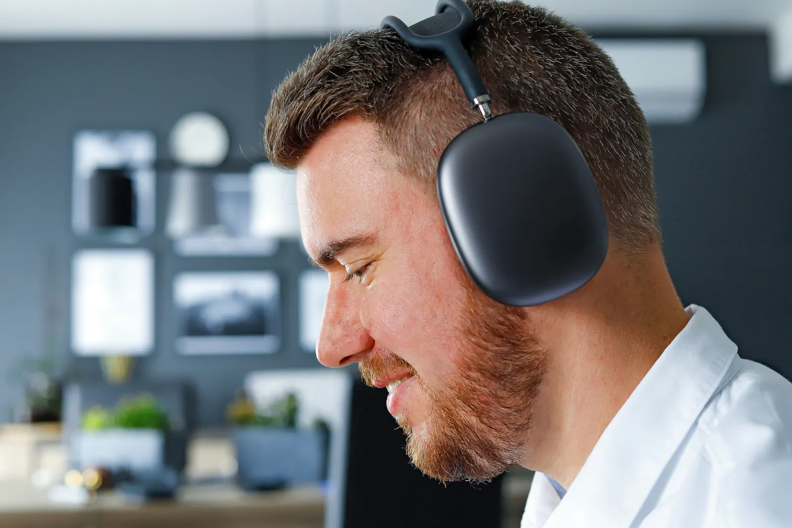 dispatch center professional with headset - dispatch help in grand rapids, mi