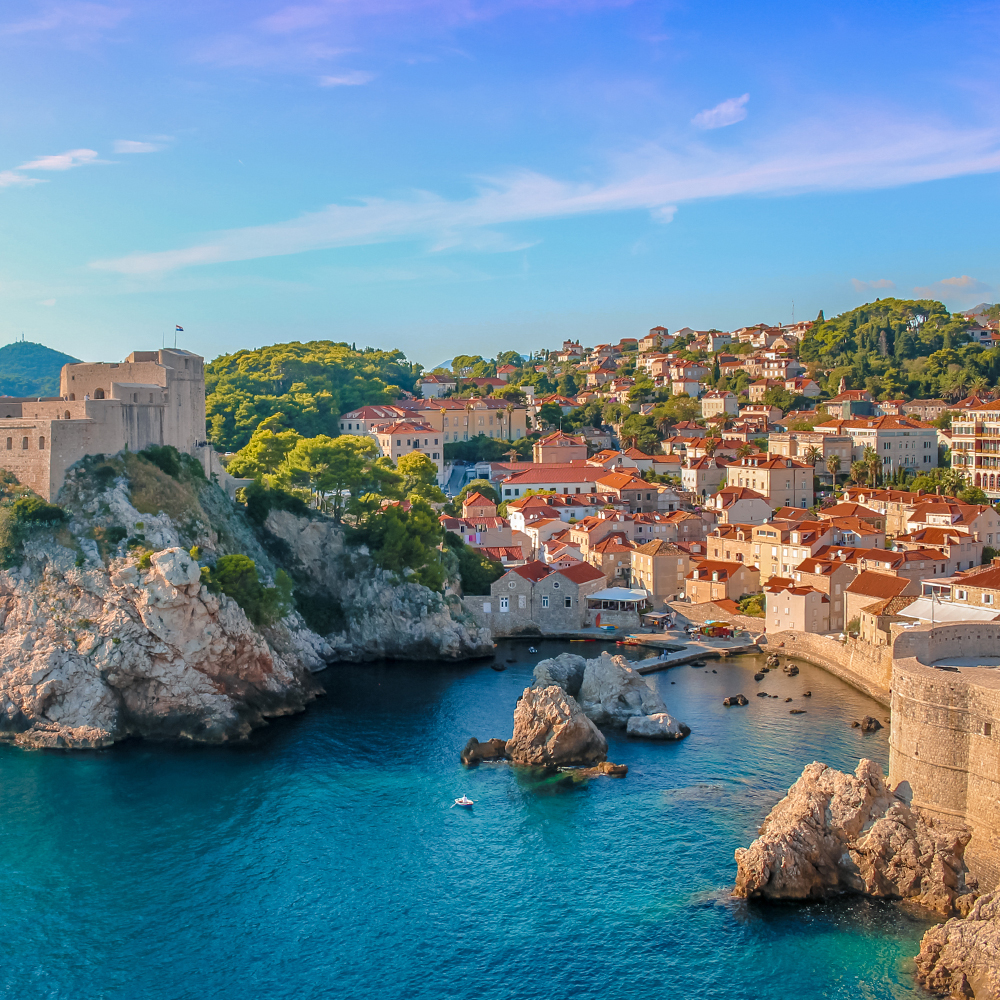 The coast of Dubrovnik featuring the city walls.