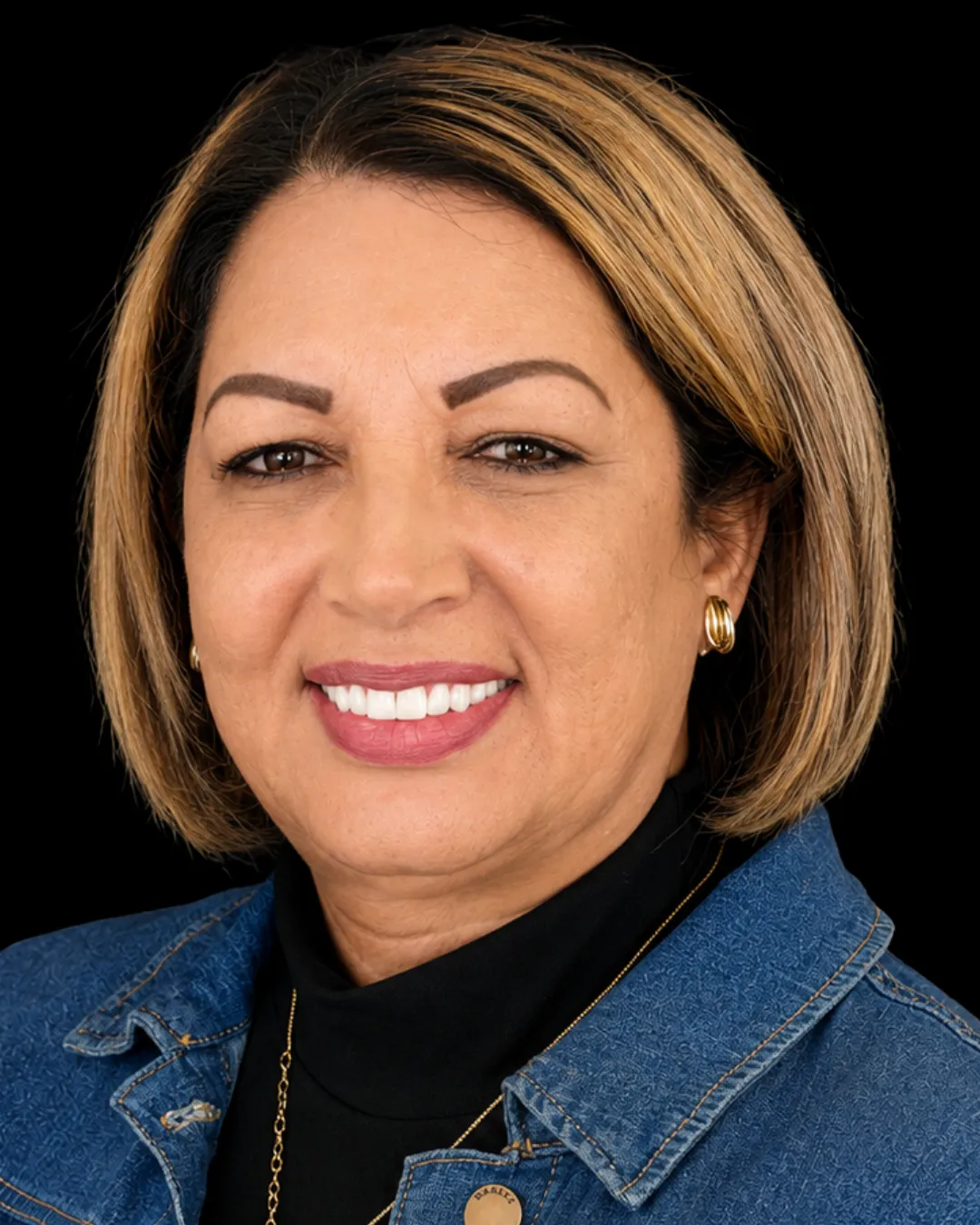Leticia smiling after treatment at Makris Dental Prosthodontics