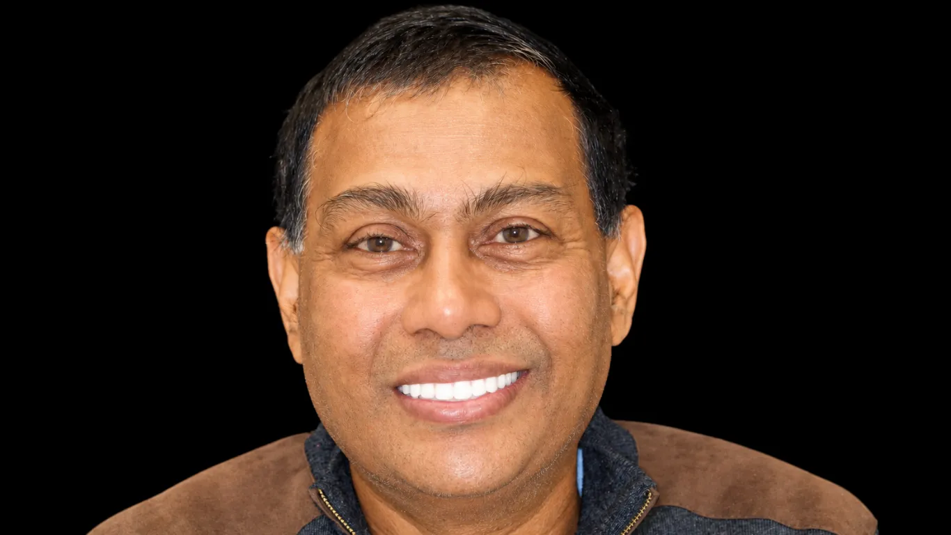 Tamesh smiling after treatment at Makris Dental Prosthodontics