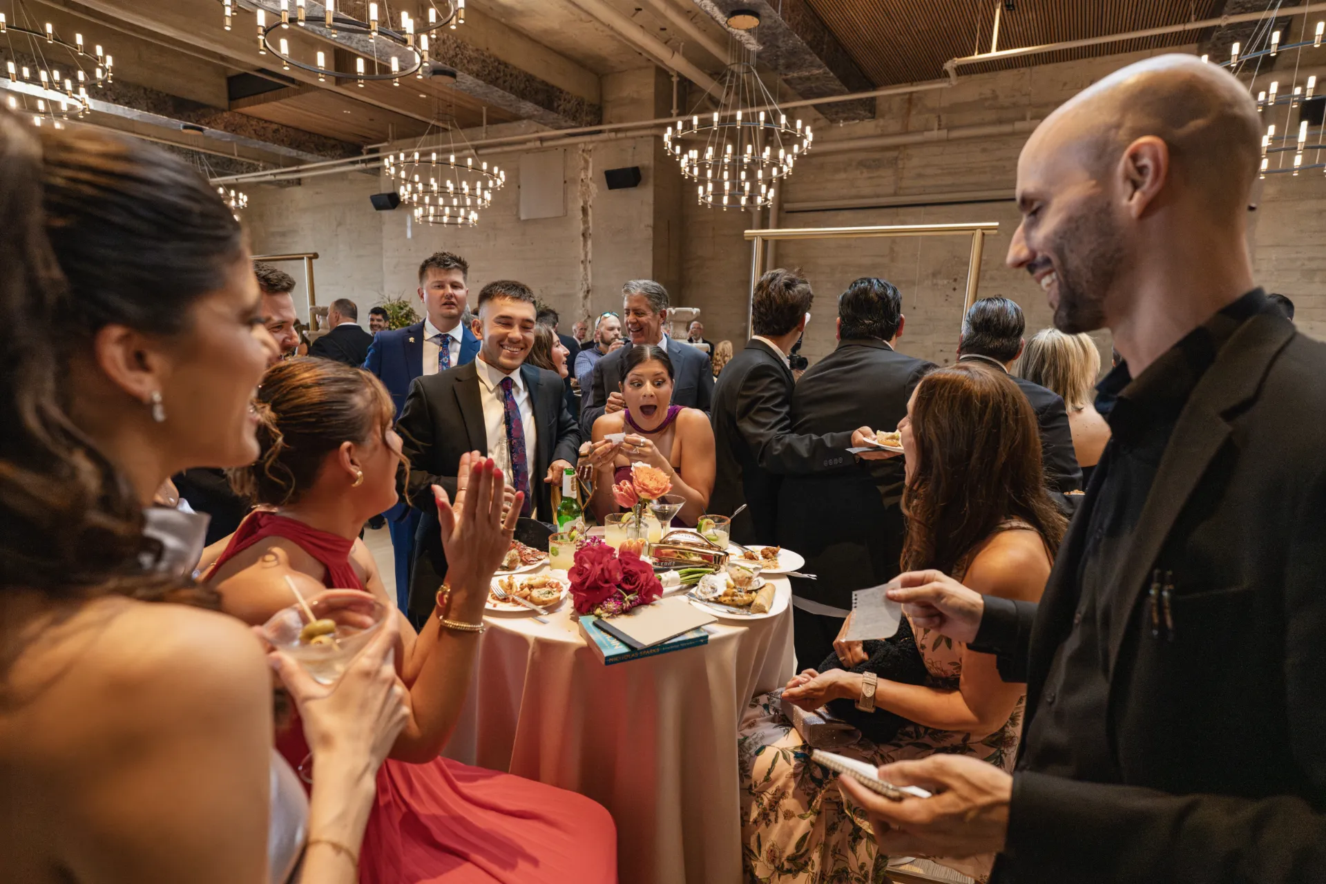 Jesse Dameron performing magic for wedding guests at The Switch House by Cescaphe