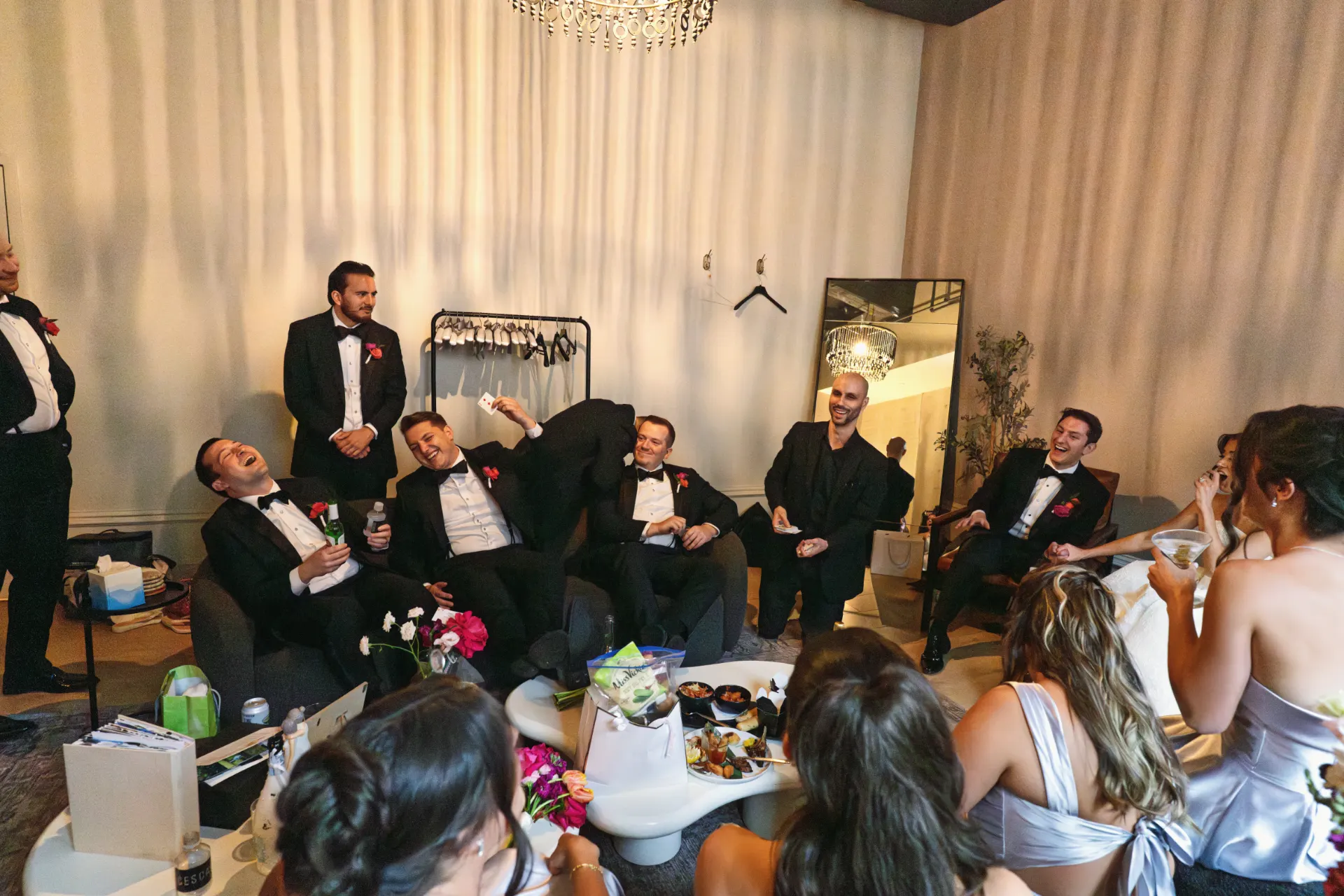VIP wedding guests are reacting to Jesse Dameron's magic after the cocktail hour