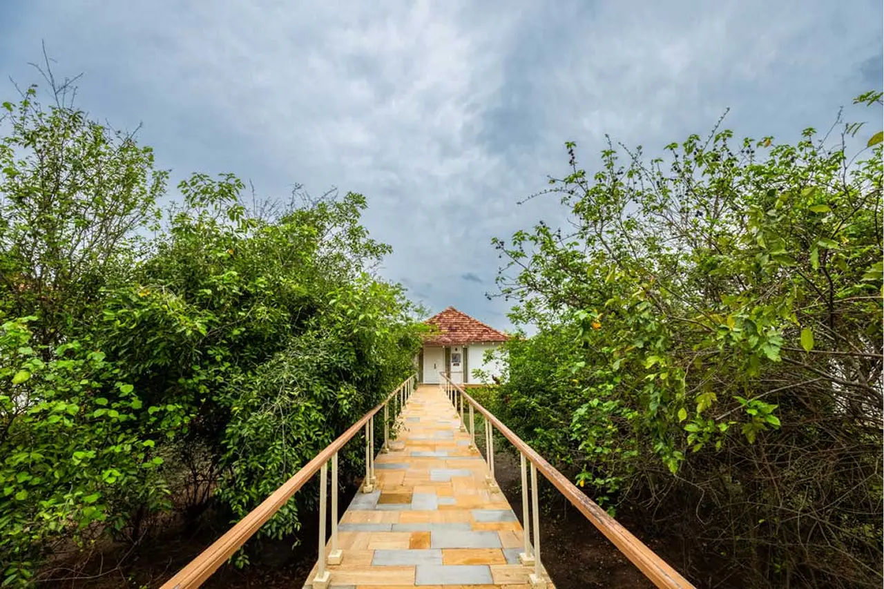 Deluxe cottage in Pondicherry with private garden