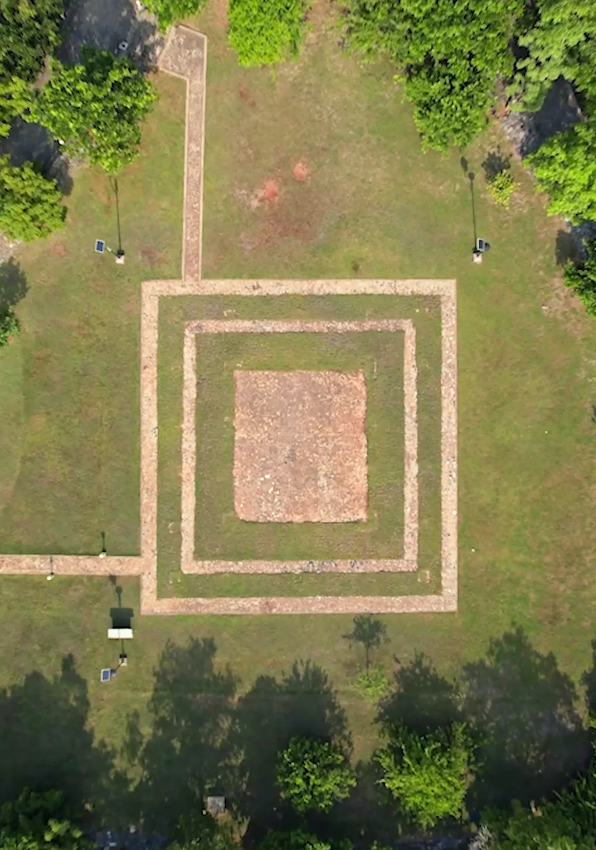 Outdoor wedding lawn decoration