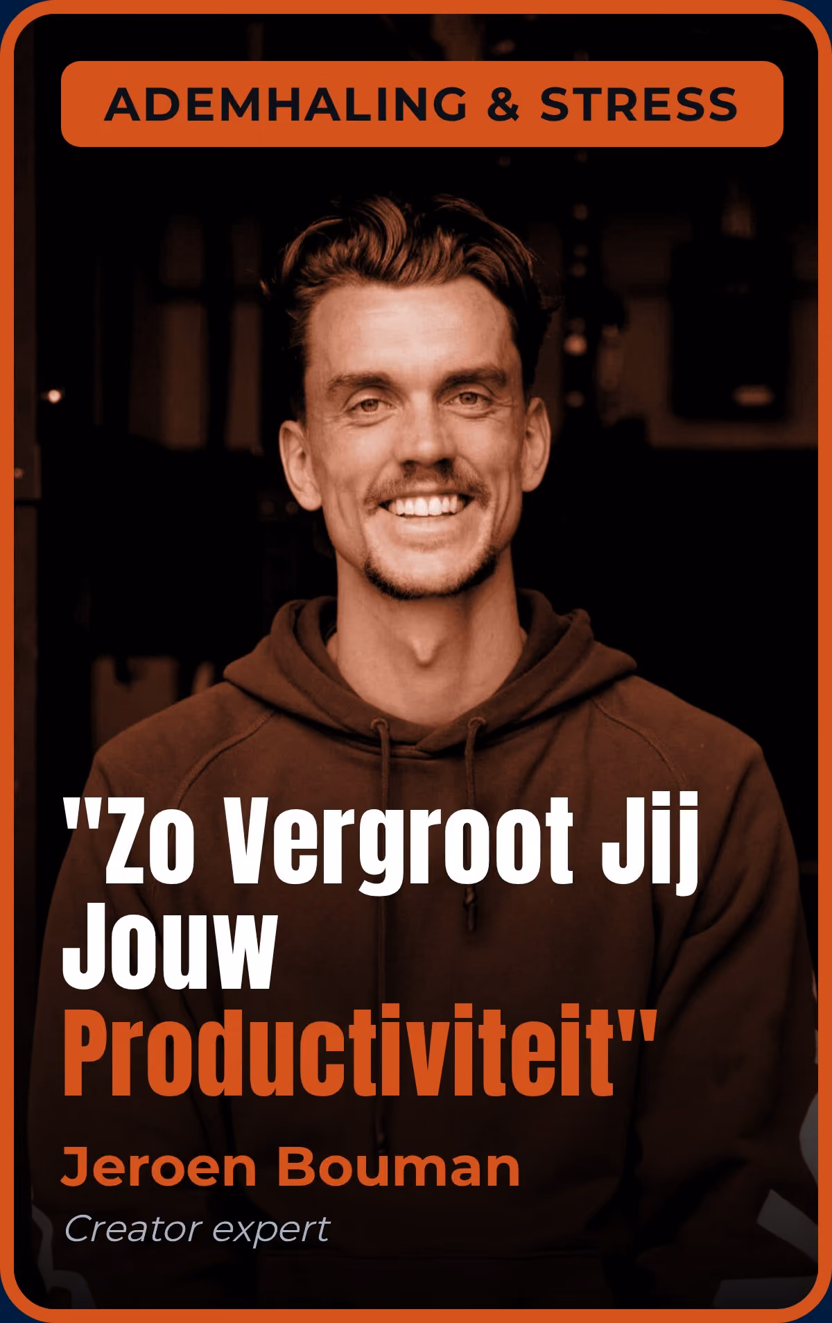 Portret van een lachende man in een hoodie met tekst over ademhaling en stress, productiviteit vergroten.