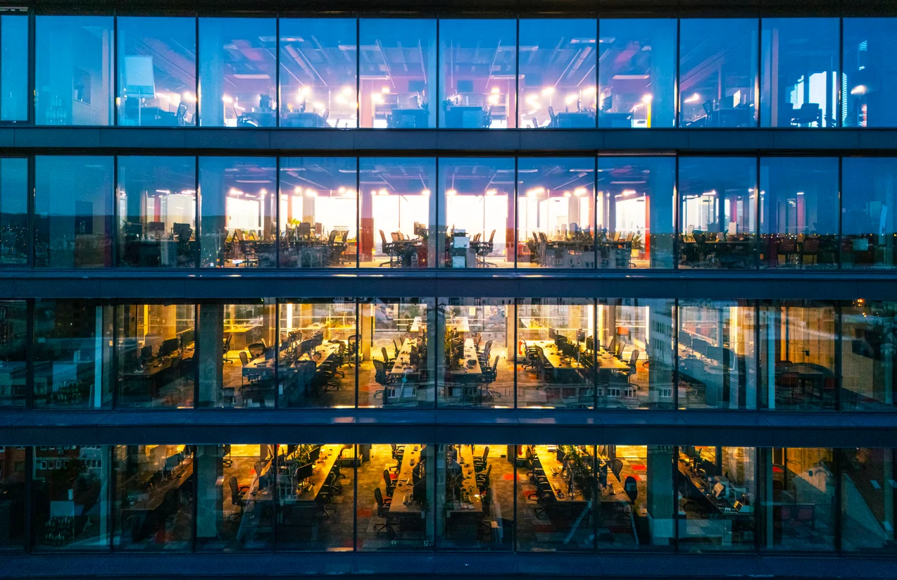A very tall building with lots of windows.