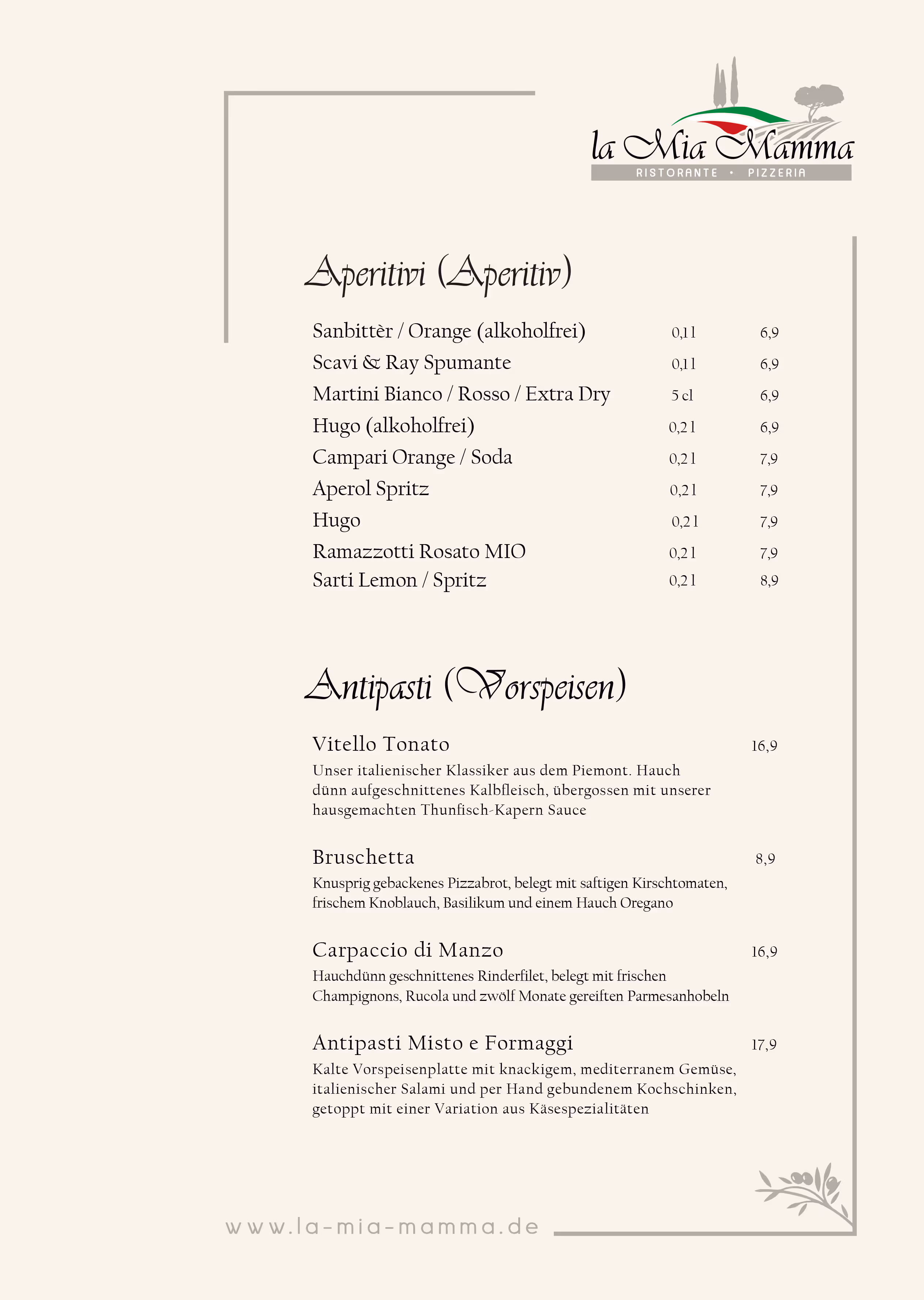 Speisekarte von La Mia Mamma mit Aperitiven wie Sanbittèr, Martini und Hugo und Antipasti wie Vitello Tonato, Bruschetta und Carpaccio di Manzo.