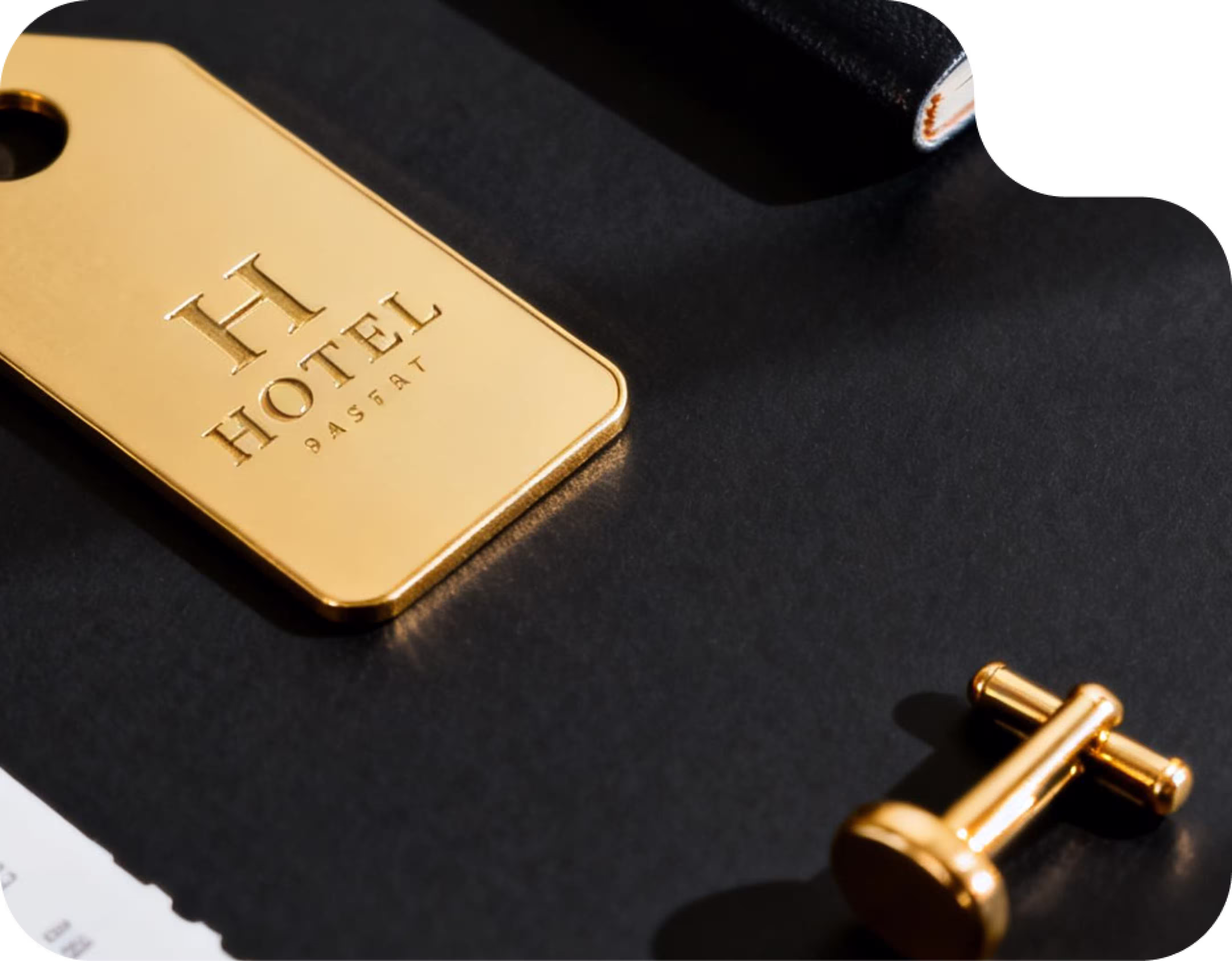 Ein Bild von einem Reisepass & Hotelkarte