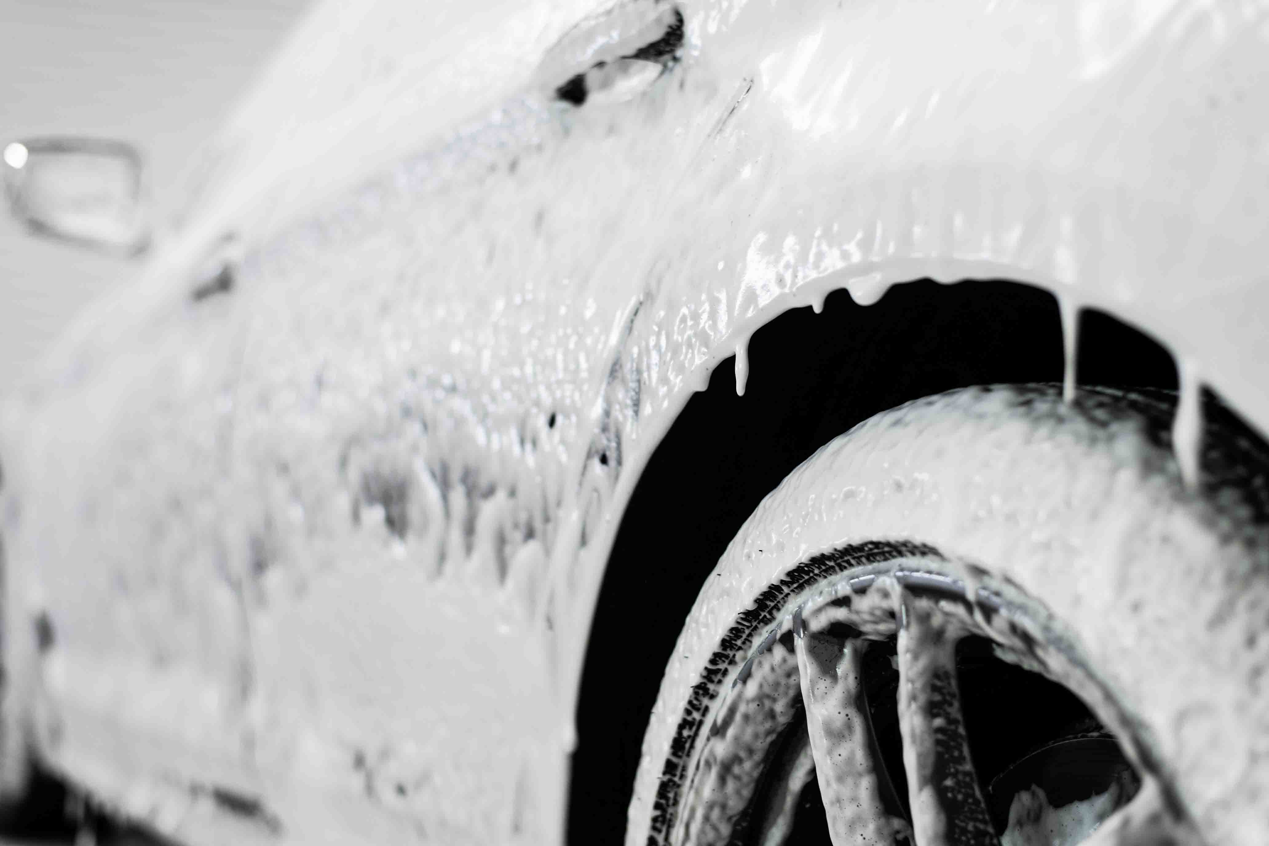 Deep clean. Snow foam shampoo.