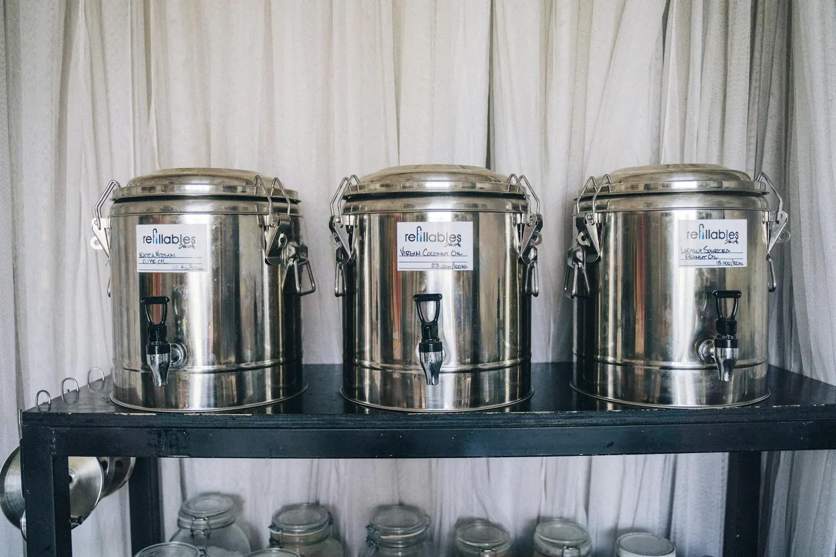 Reusable stainless steel containers as a zero-waste alternative to disposable aluminum cups