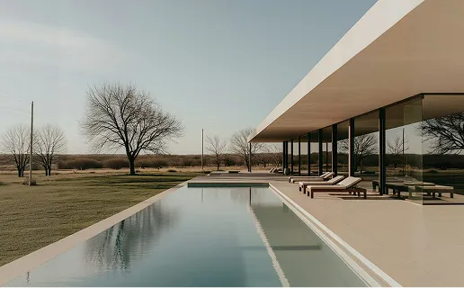 Projeto da Santori Homes no Porto: exterior de uma moradia minimalista com piscina, destacando a integração perfeita entre o espaço interior e o jardim.