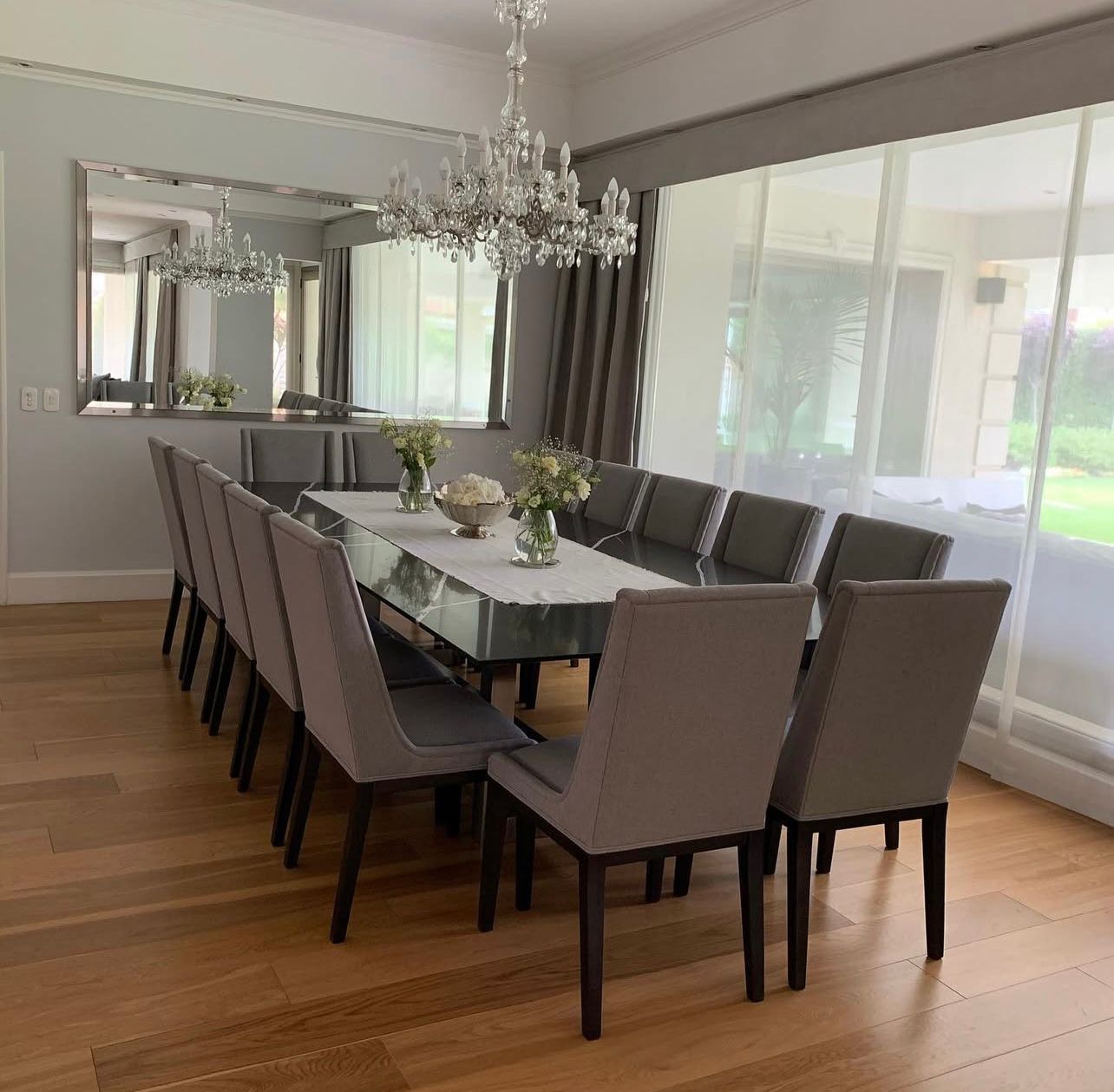 image of a lively gaming area [background image]