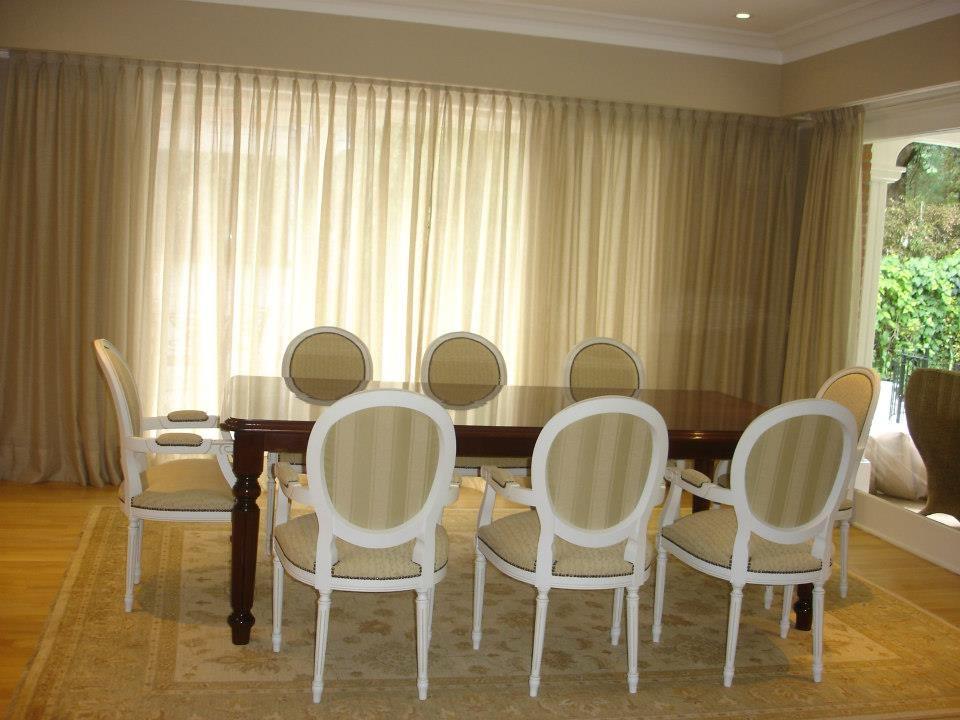 image of elegant dining area (for an italian restaurant)