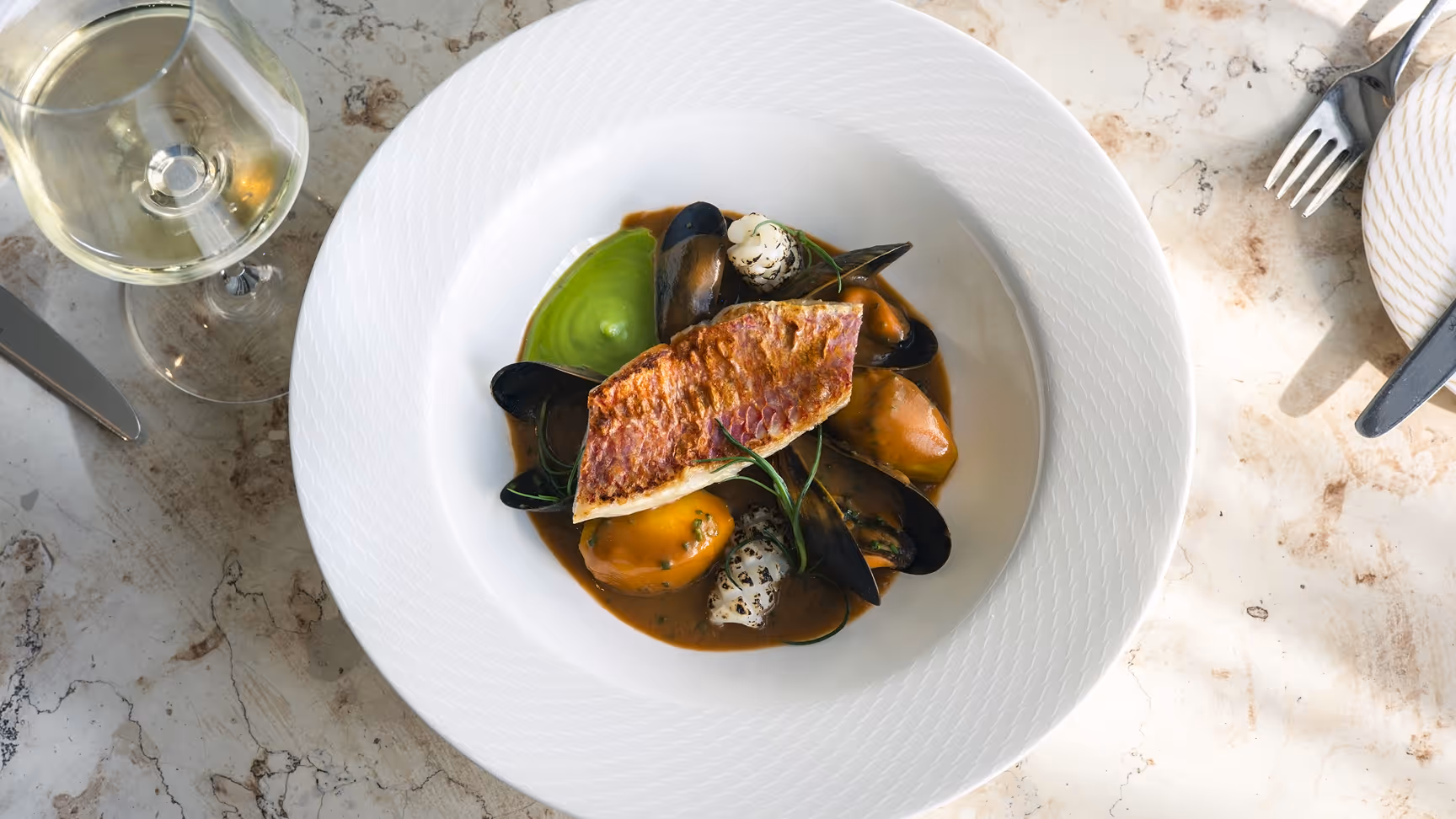 The River Restaurant presents stylish, relaxed all-day dining in The Savoy, with a vibrant, produce-led menu that’s shaped by the seasons and tides.