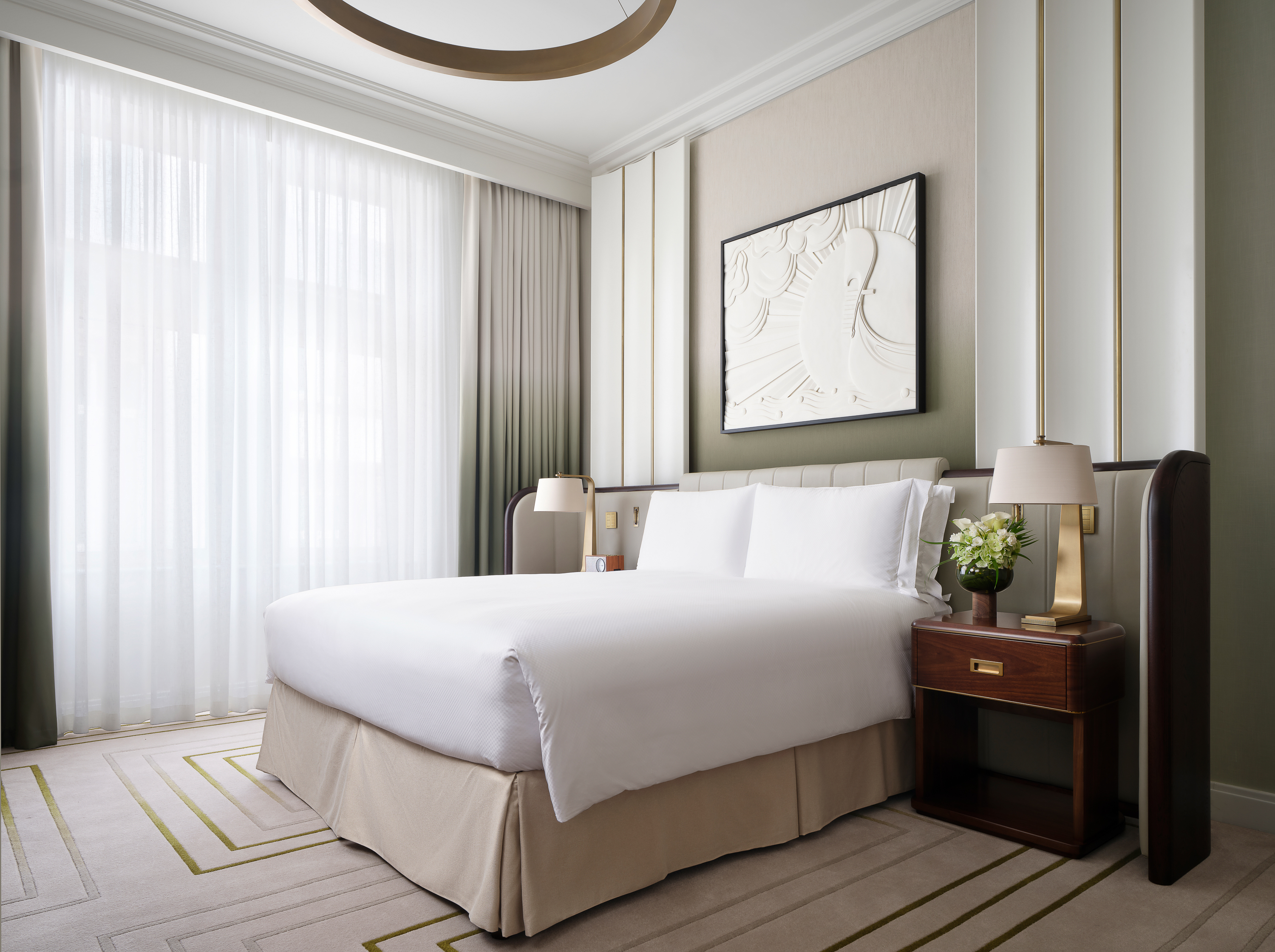 Reflecting The Savoy’s two design eras, each Superior Queen Room is arranged in either Edwardian or Art Deco style. Views reach to quiet courtyards or city streets, with daylight through sash windows and a marble bathroom giving the room its calm counter to London outside.