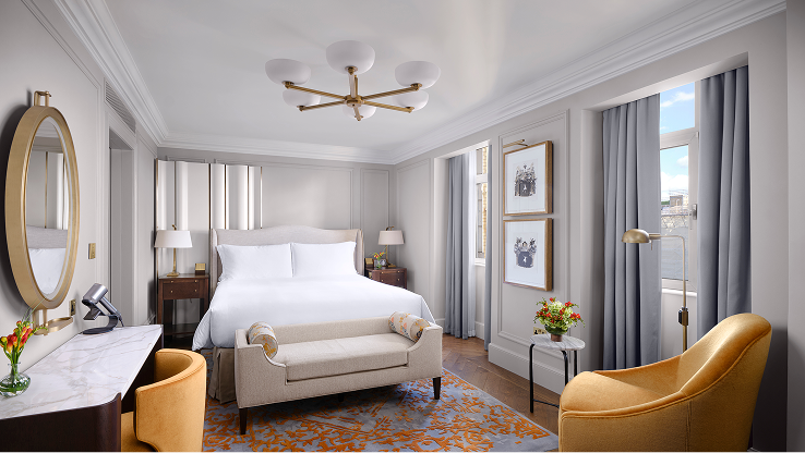 A king bedroom and separate sitting room give each suite a calm, residential rhythm, with Edwardian or Art Deco details. Light reaches through both rooms, and the marble bathroom keeps the layout orderly. It’s an easy fit for working days, longer stays or London exploration.