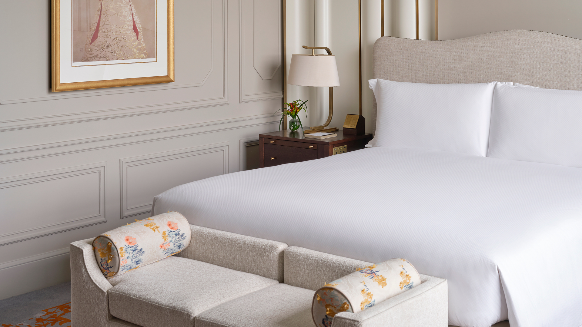 A king bedroom and separate sitting room give each suite a calm, residential rhythm, with Edwardian or Art Deco details. Light reaches through both rooms, and the marble bathroom keeps the layout orderly. It’s an easy fit for working days, longer stays or London exploration.