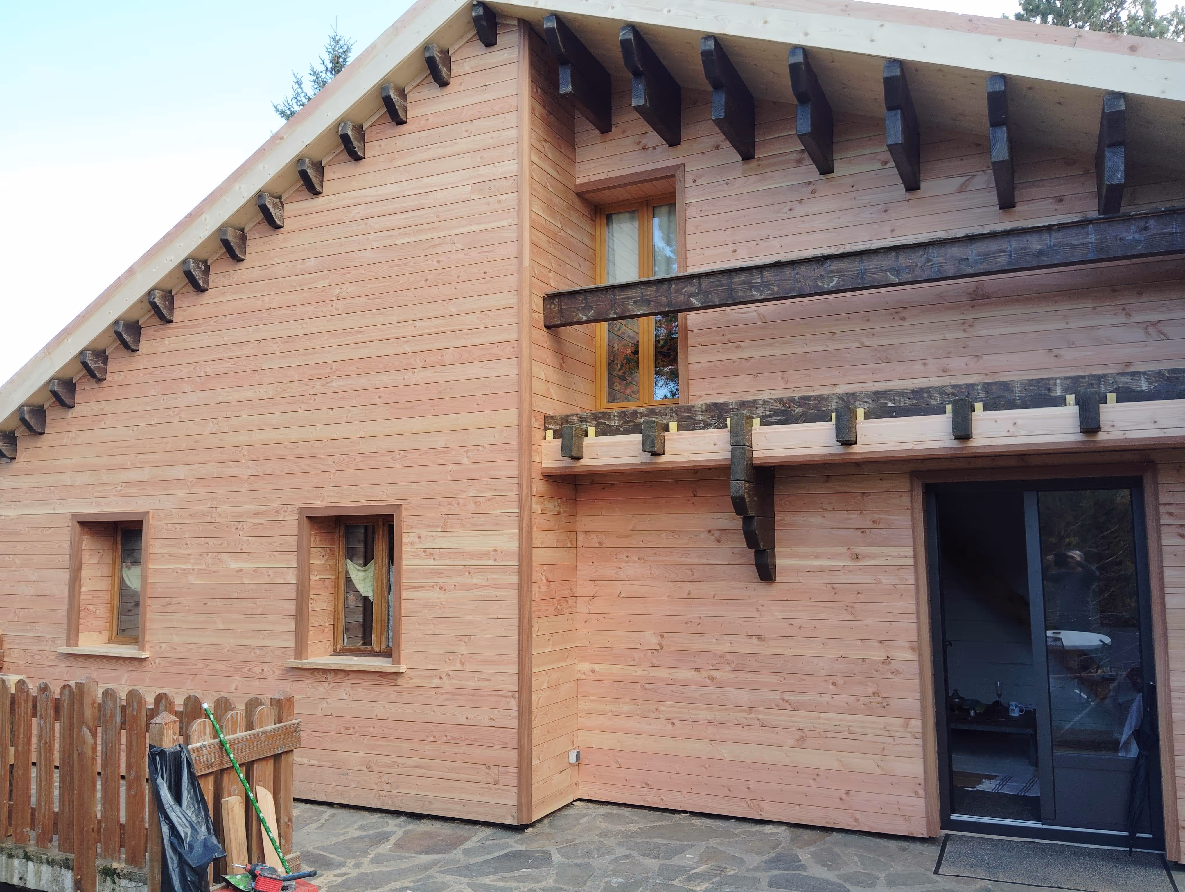 Façade en bois sur maison par GAB Agencement
