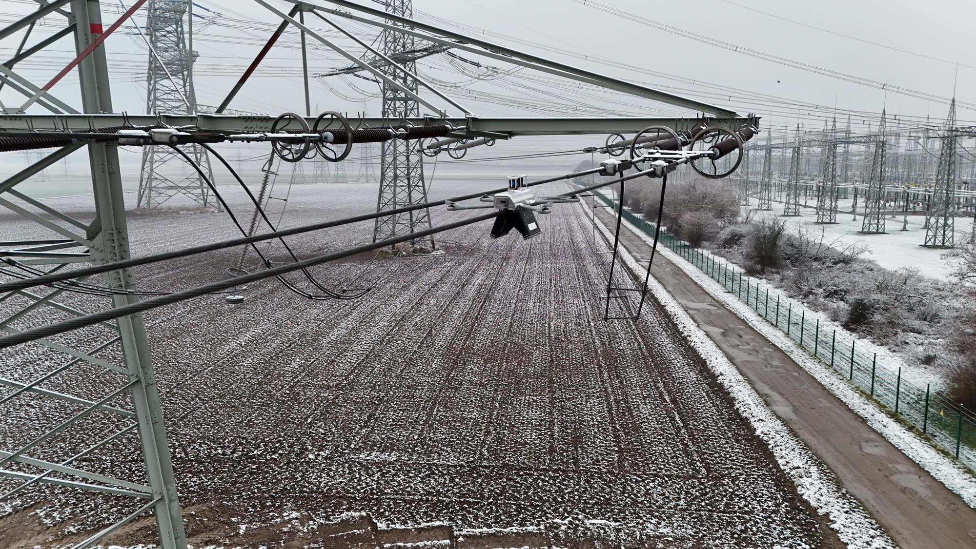 Nomadic on dual bundle conductor