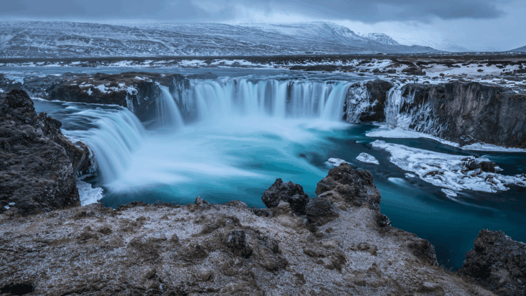 A picture of a waterfall in Iceland.