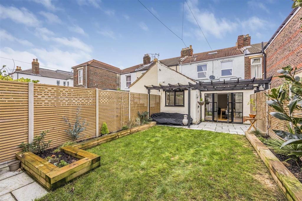 Laburnum Grove, Portsmouth PO2 3 bed terraced house - £350,000
