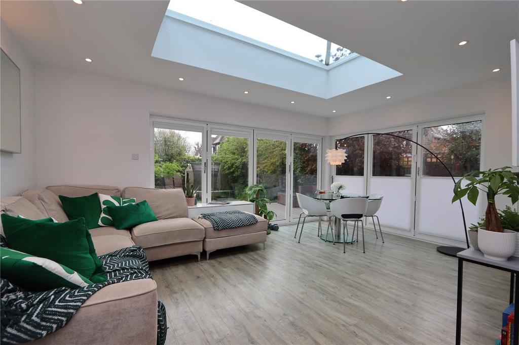 Butterfield Close, Woolstone, Milton... 4 bed detached house ...