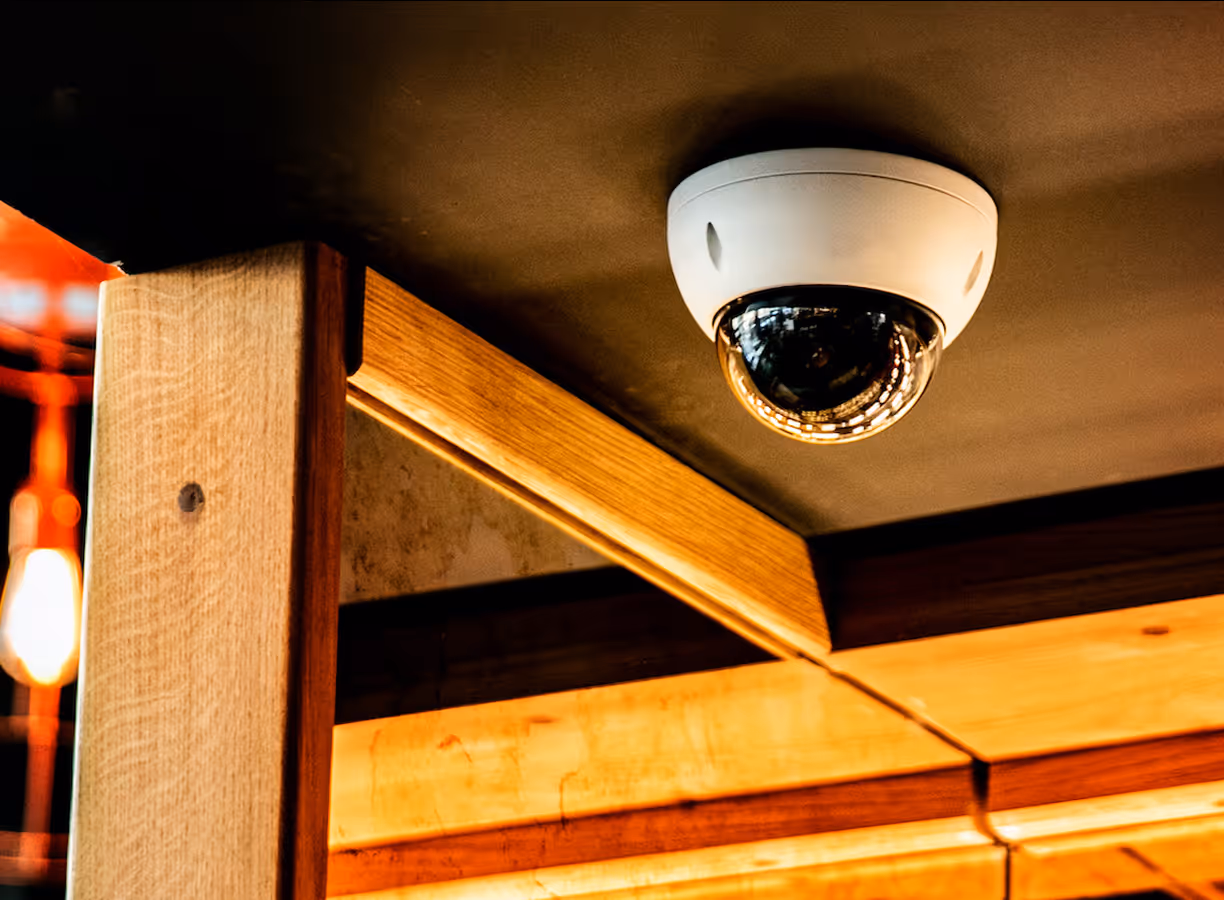 système de sécurité complet avec vidéoprotection et alarme pour commerces