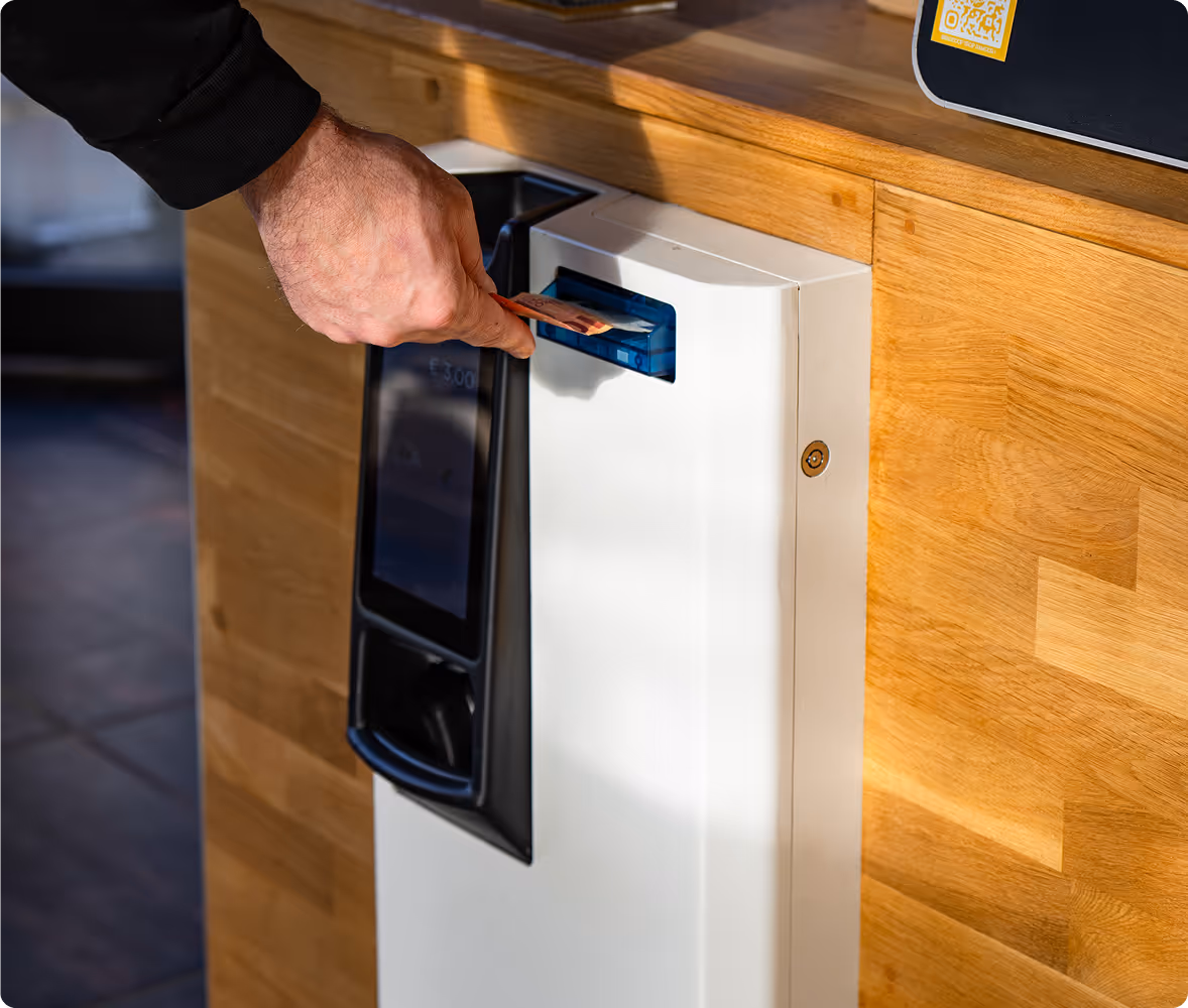 monnayeur connecté intégré au comptoir de vente pour encaissement simplifié