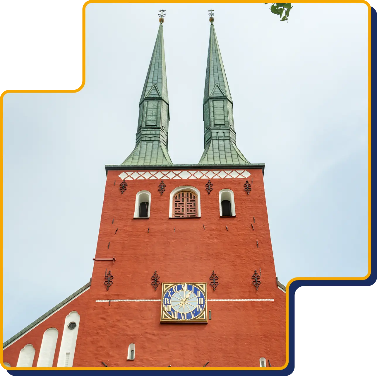 Växjö domkyrka – en symbol för staden där Crowe Tönnervik verkar.