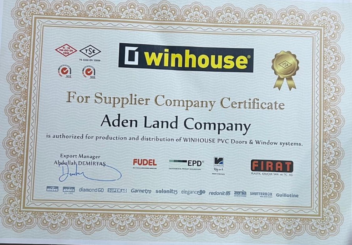 شهادة شركة توريد من شركة وينهاوس مُنحت لشركة عدن لاند لإنتاج وتوزيع الأبواب وأنظمة النوافذ البلاستيكية، موقعة من مدير التصدير عبد الله دميرتاش.
