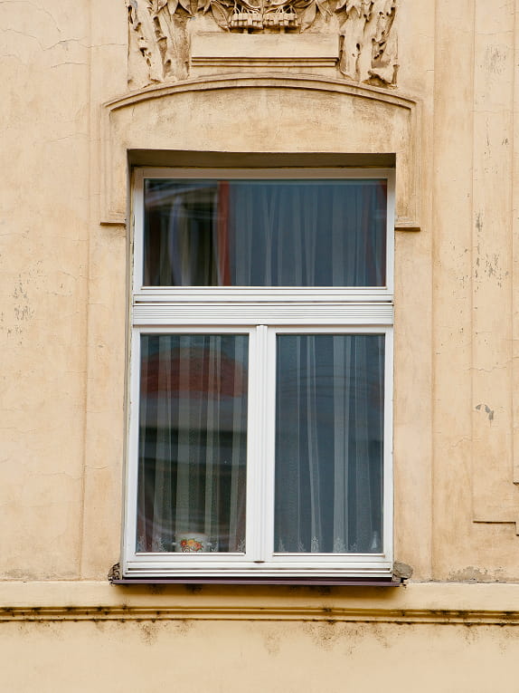 نافذة UPVC مصممة للحفاظ على درجة حرارة المنزل وتقليل استهلاك الطاقة