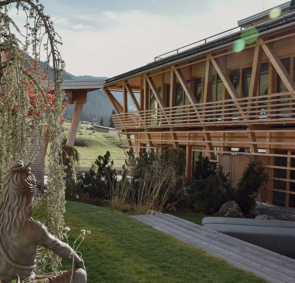 Wir finden Ihr Grundstück für Ihre Immobilie in Holzbauweise. Caroline Wolf Immobilien