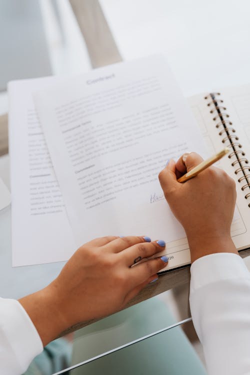 Signature d'un contrat de développement logiciel entre un éditeur et un prestataire