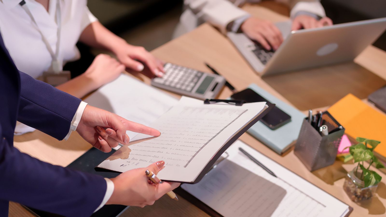 Schema markup para empresa B2B: quais dados estruturados usar