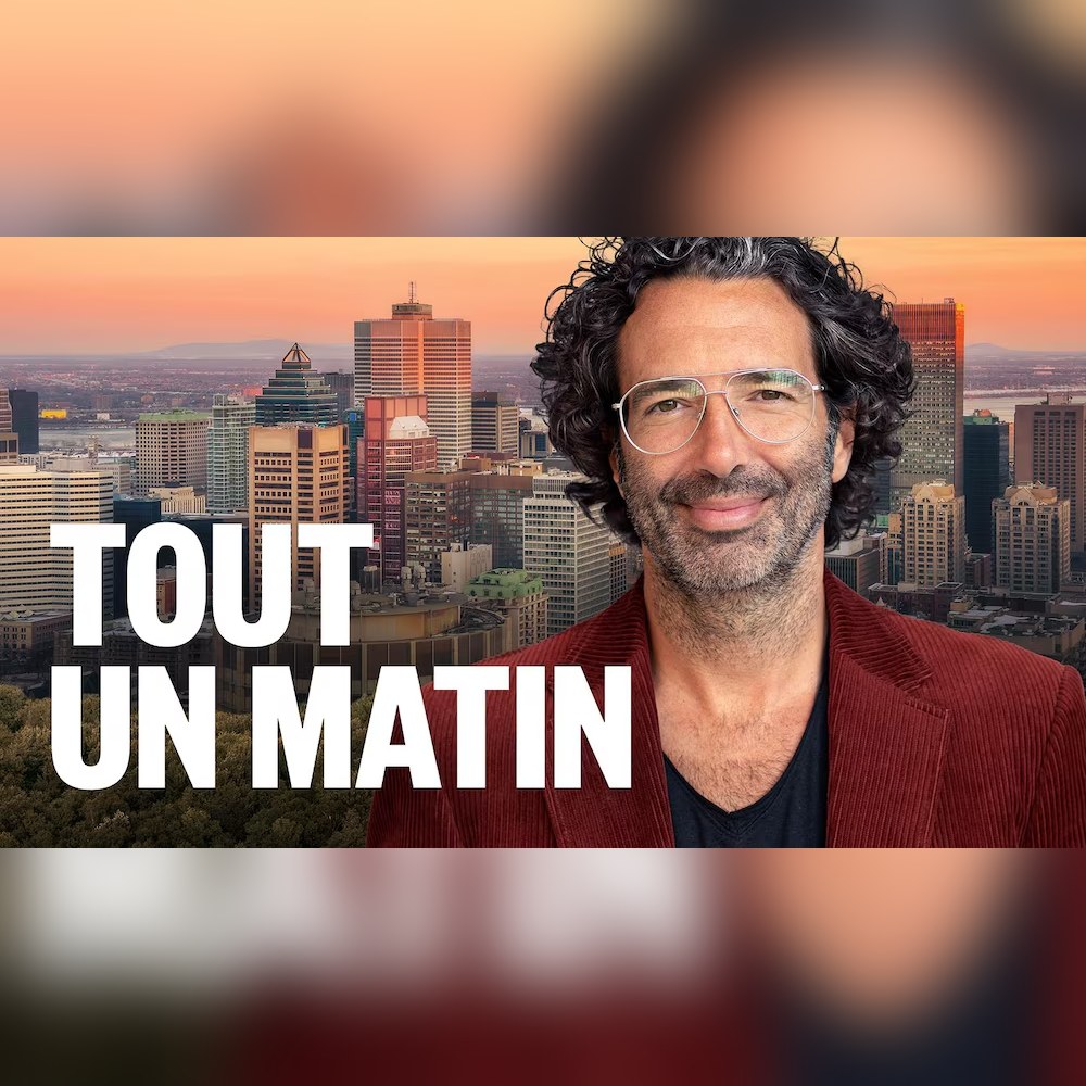 Affiche de l'émission Tout un matin de Radio-Canada, avec l'animateur devant la ligne d'horizon de Montréal au lever du soleil.