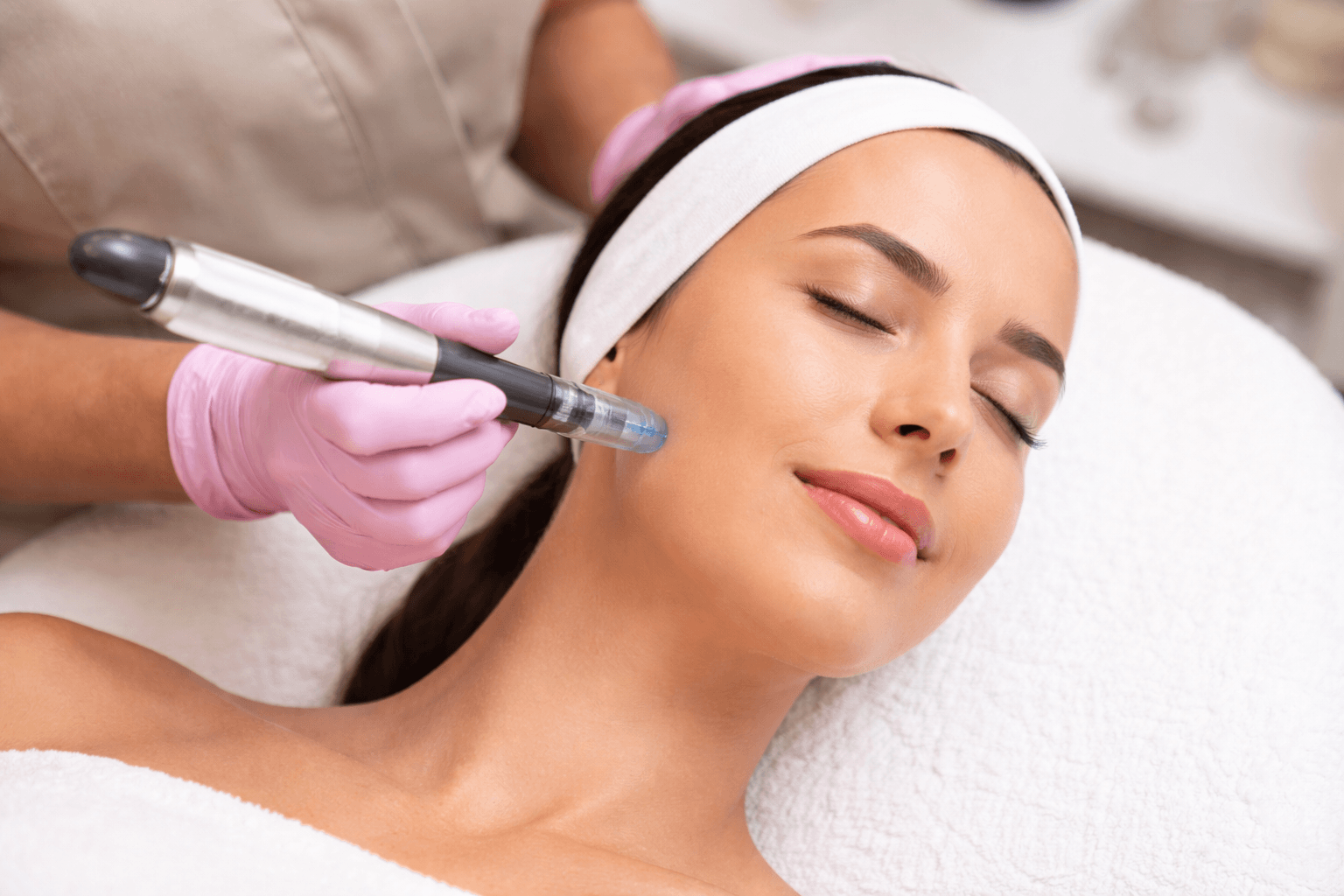 Woman receiving Botox in Winter Park Orlando, Florida for forehead lines in a professional med spa setting