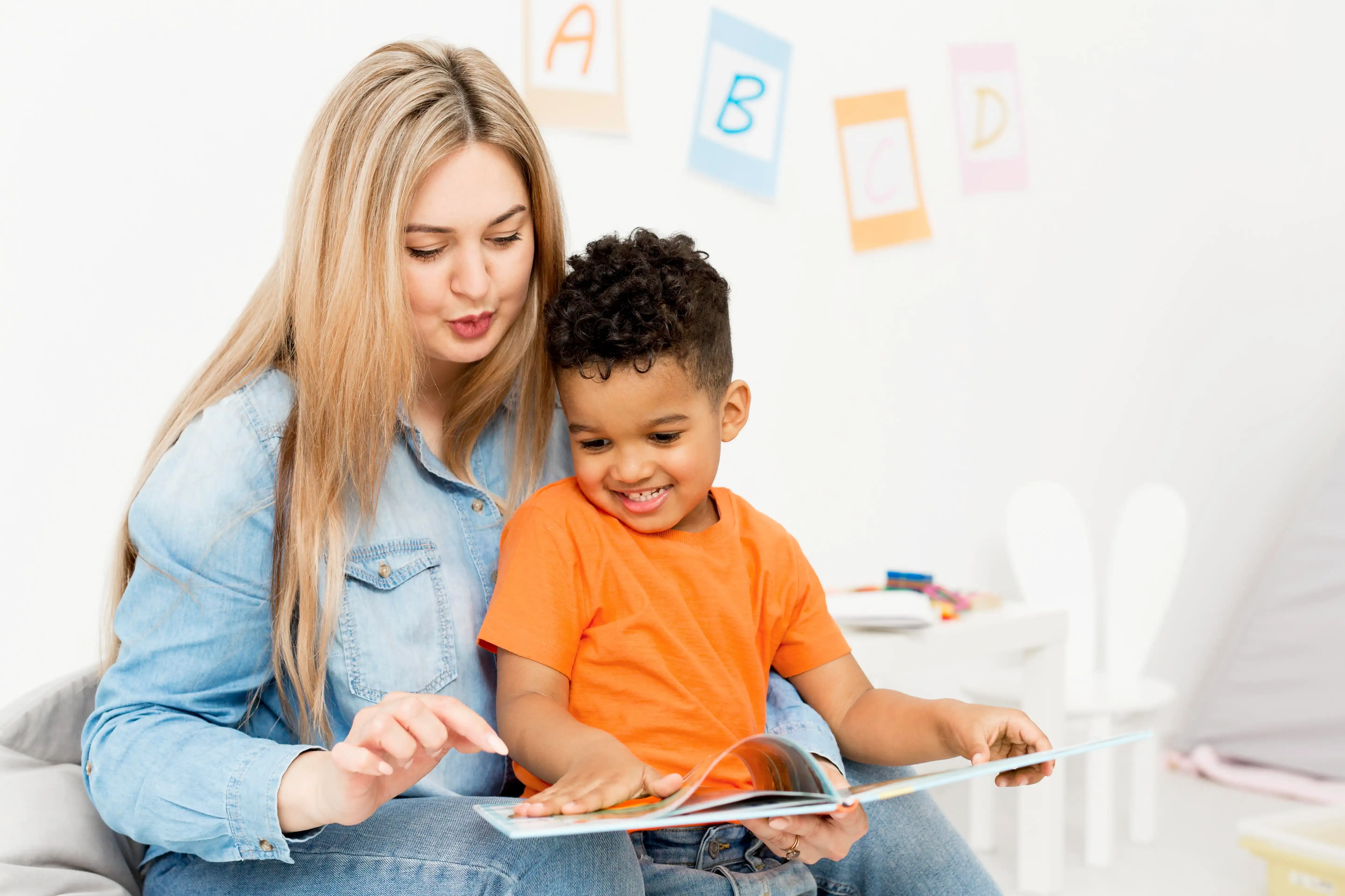 Speech-Language Pathologist reads with a kid